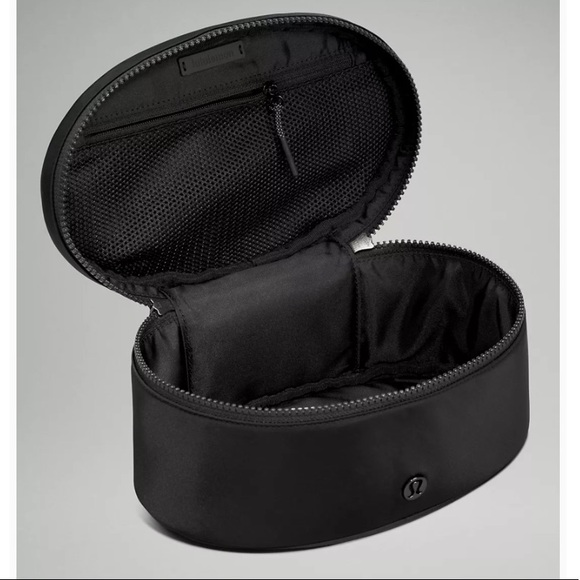 ๐WT! Lululemon Oval Top-Access Kit 3.5L in Black - Picture 4 of 13